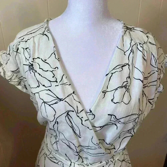 Monteau Los Angeles Size Medium White/Black Floral Linen Blend Wrap Style Dress. - Picture 3 of 13